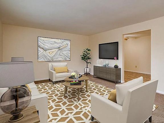 2nd image of 475 Gilpin Dr #2B-1Ba-800Sqft