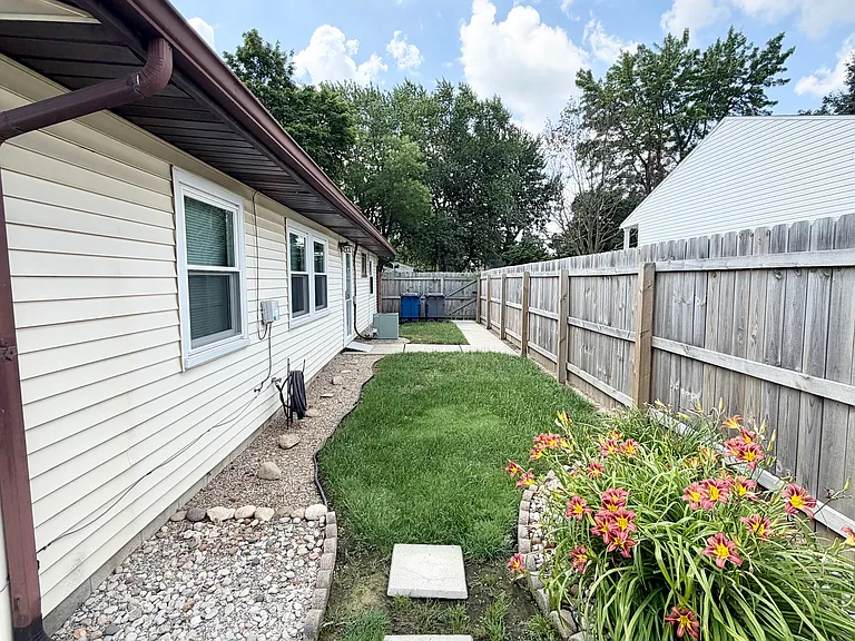 5661 Jackman Rd — Photo 20