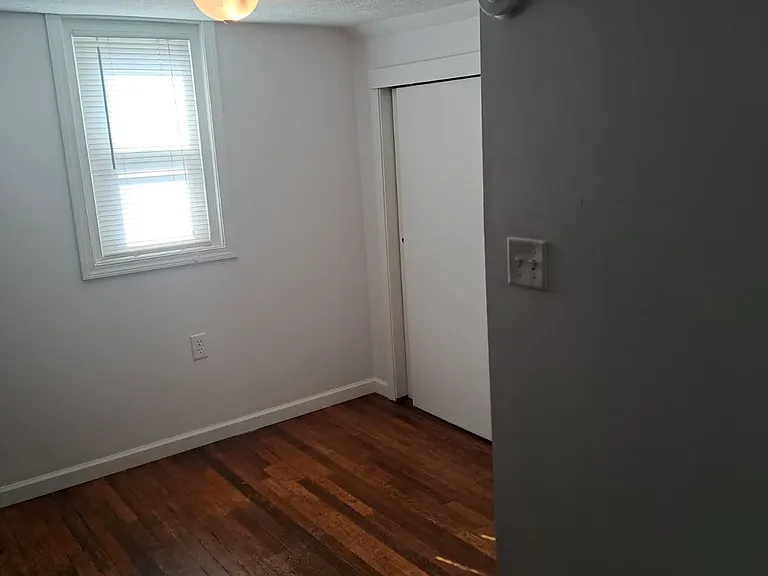 5804 S 50th Ave — Photo 23