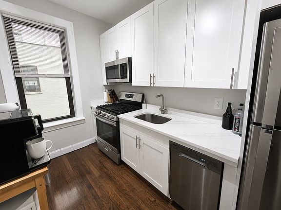 5th image of 2075 E 16th St #4N
