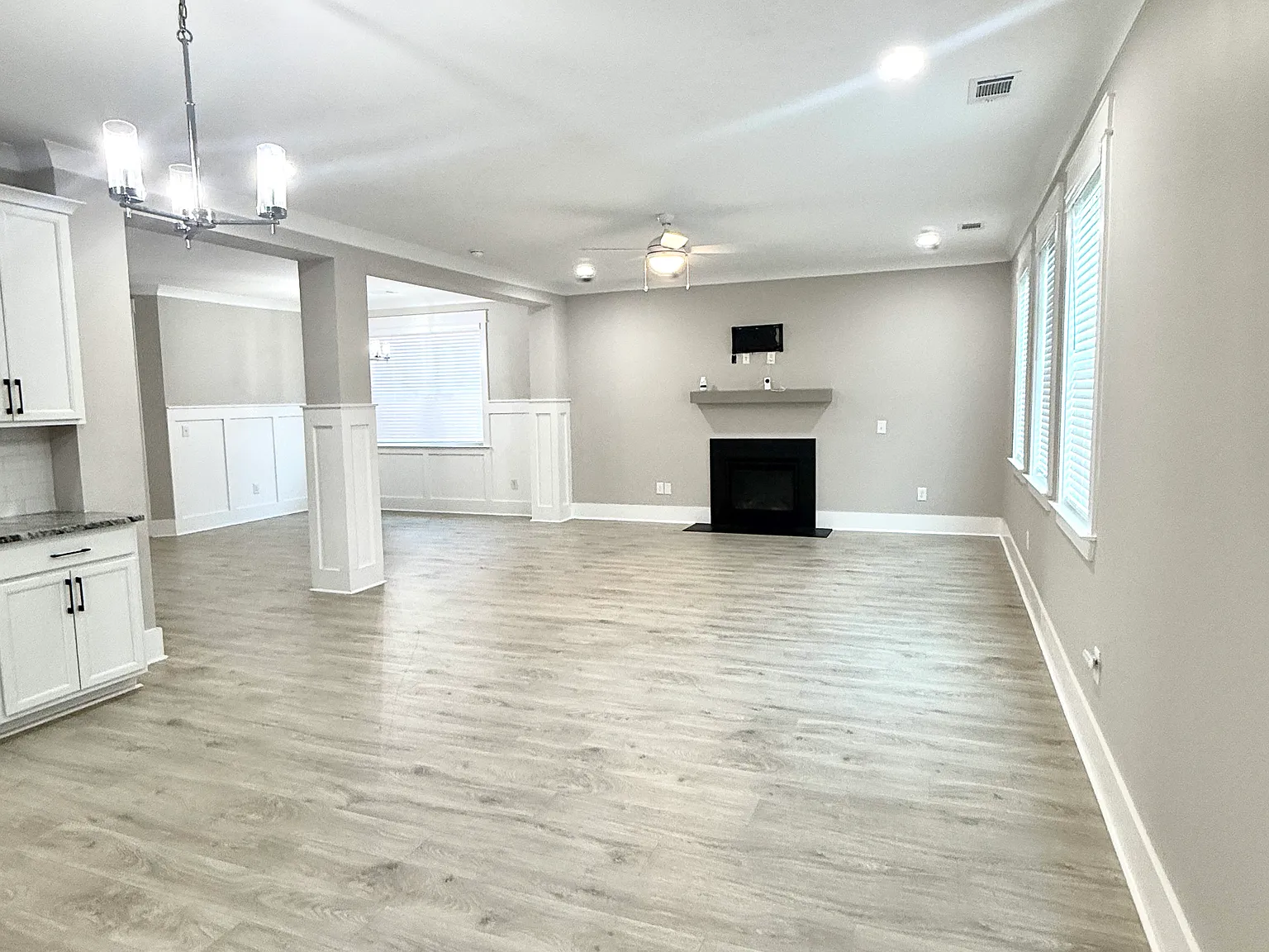 4 bed, 2.5 bath, 3000 sqft, $2,650 — Photo 4