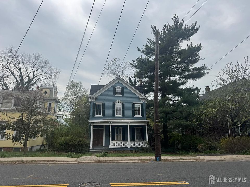 1st image of 243 Woodbridge Ave