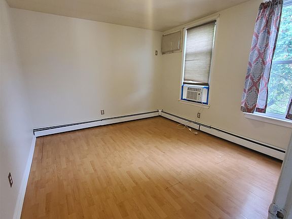 3rd image of 18 Mechanic St #4