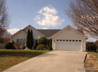 1105 Rosebriar Ct, Fletcher, NC 28732