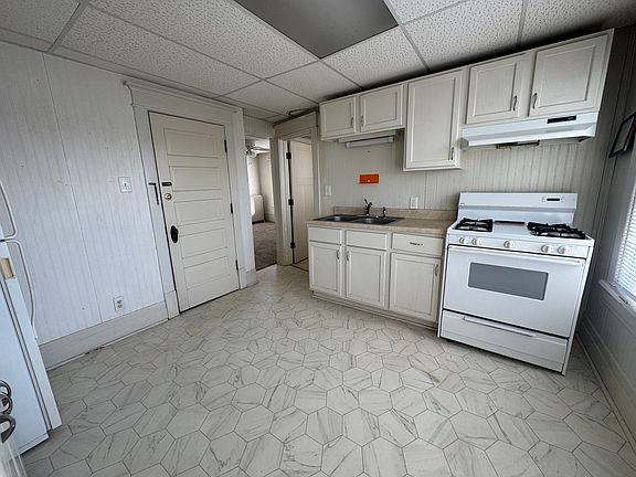2nd image of 2221 Olive St APT 5