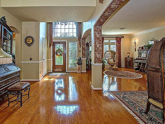 5th image of 1922 Country Club Cove Dr