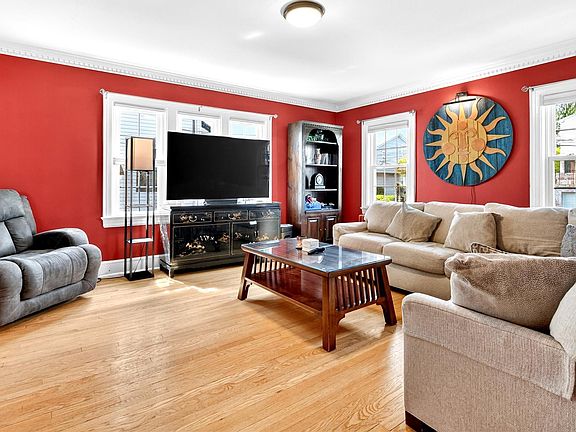 3rd image of 28 Spruce Street