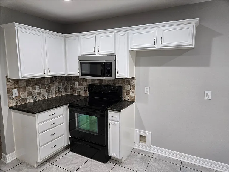 24202 Bar Kay Ln #24202 — Photo 7