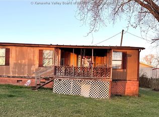 19 Lee Cir, Hurricane, WV 25526