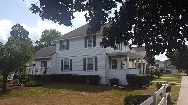 703 Thompson St photo 1