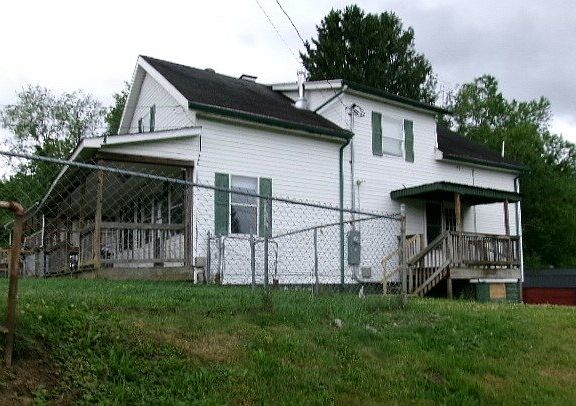 3rd image of 200 Little Vine Dr