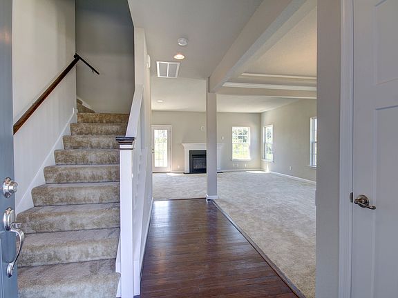 Similar Foyer/Enty