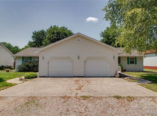 405-407 N Shady Ln, Girard, IL 62640