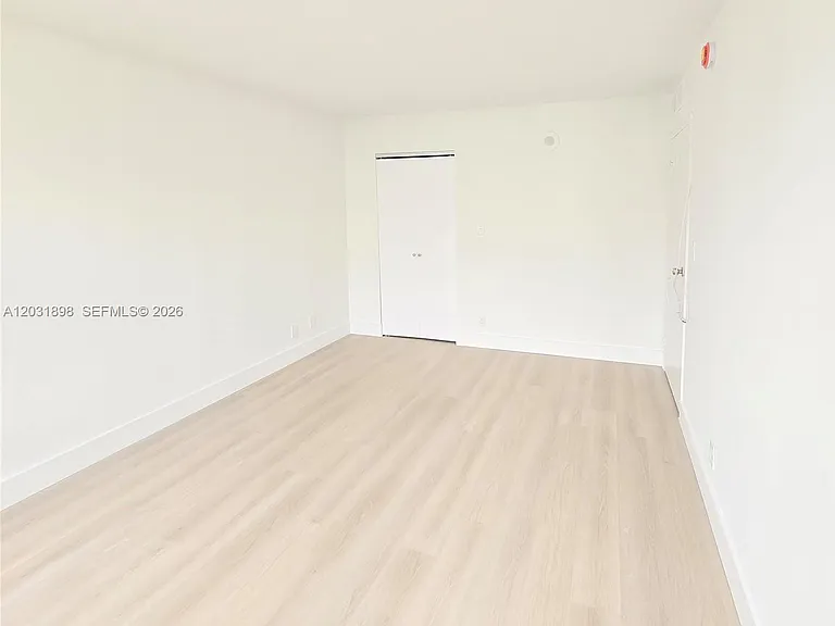 16919 N Bay Rd #517 — Photo 1