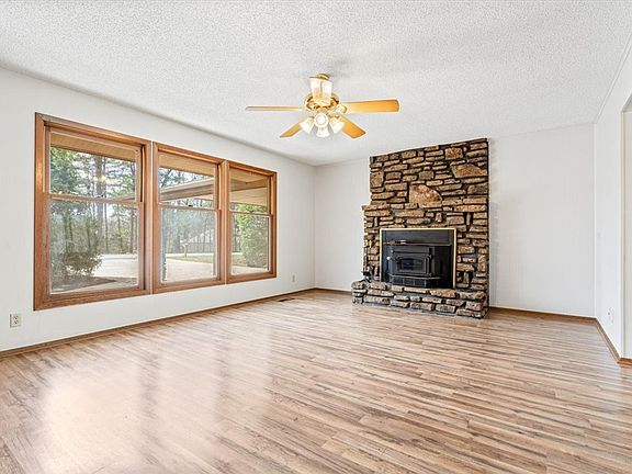 4th image of 8 Kiswick Dr
