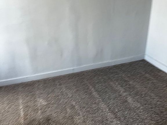 5th image of 658 E Walnut St #2