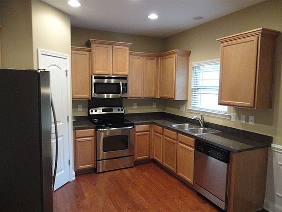 3rd image of 667 W Heatherstone Ln