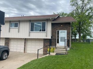 12717 Weir St, Omaha, NE 68137