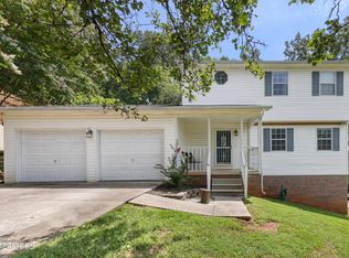2004 NW Ho Co Ta Ke Ln, Knoxville, TN 37912