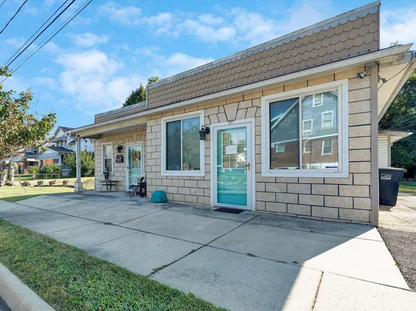 1217 10th St NW, Roanoke, VA 24016