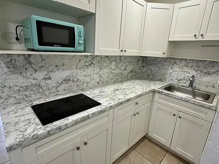 728 SW 6th St #2 — Photo 14