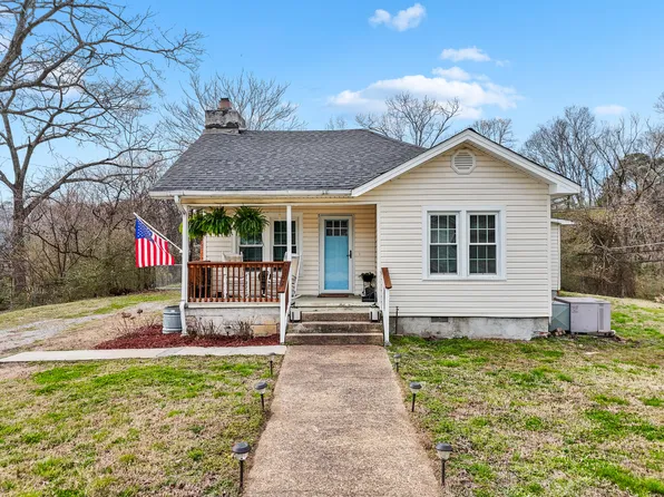 430 W Circle Dr, Rossville, GA 30741