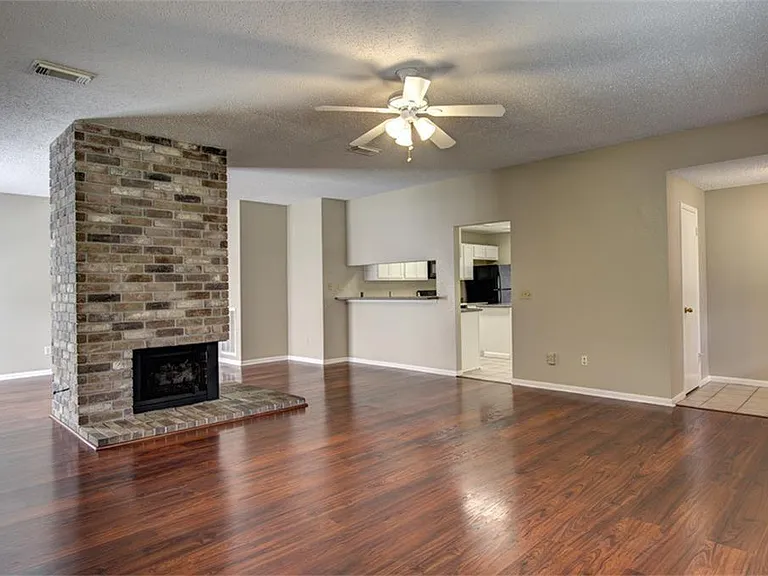 11 Cottage Grove Pl — Photo 8