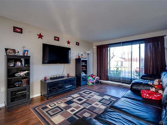 4th image of 1712 Redbush Ave