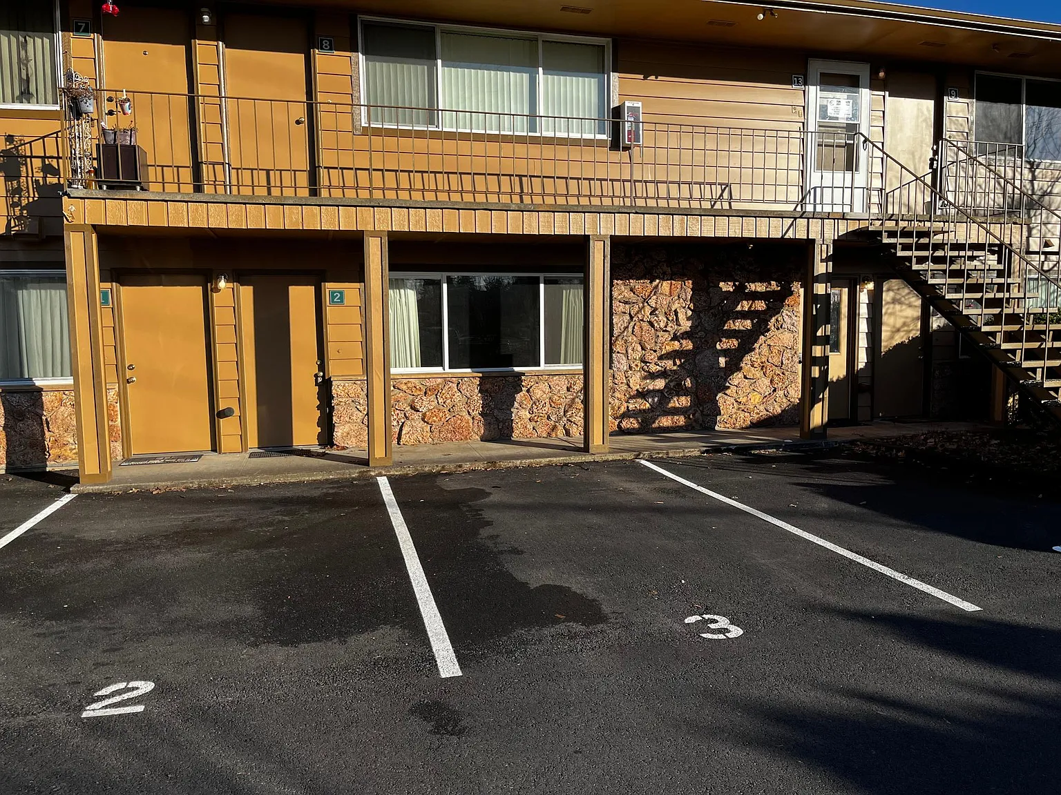 Studio, 400 sqft, $1,142 — Photo 2