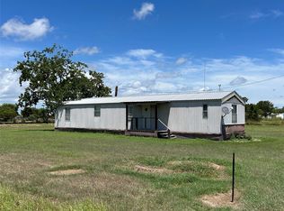 204 N 4th St, Seadrift, TX 77983
