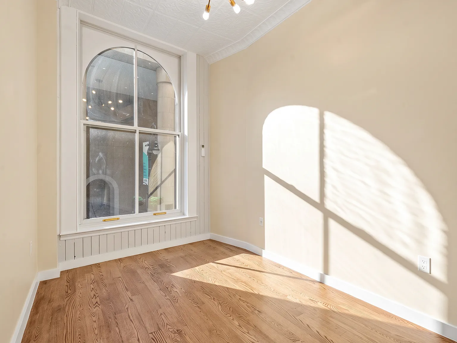 63 Nassau Street — Photo 4