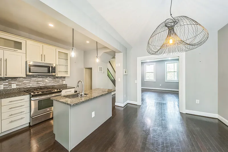 4 bed, 2.5 bath, 1384 sqft, $3,700 — Photo 1