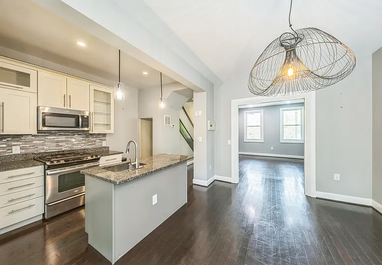 723 K St NE — Photo 1