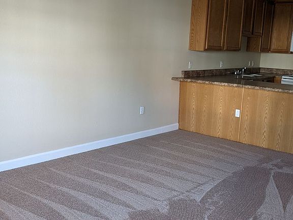 3rd image of 2421 Gladiolus St #B