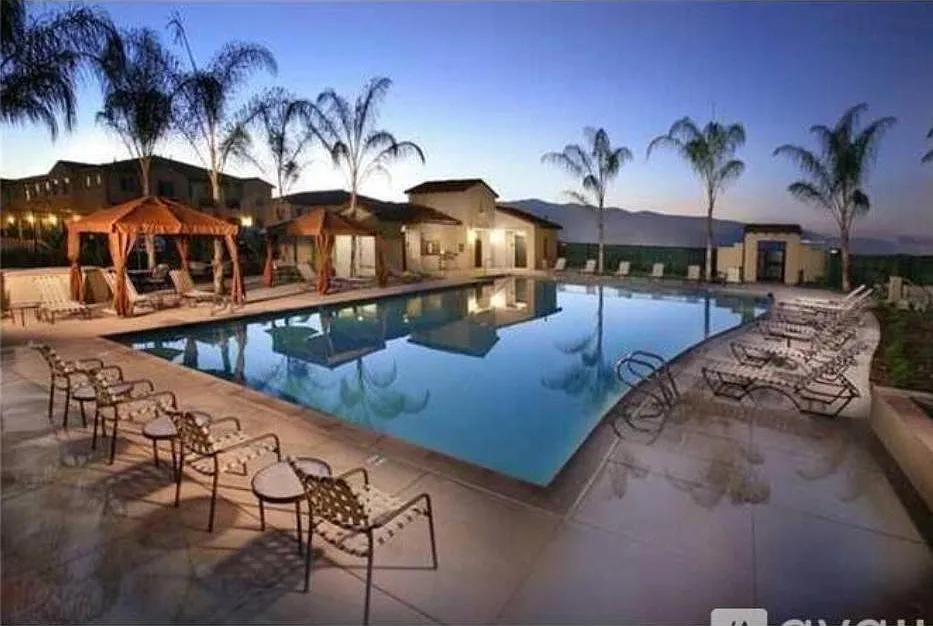 3 bed, 2.5 bath, 1960 sqft, $5,750 — Photo 4