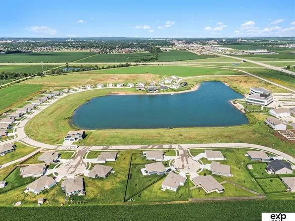 1959 Aaron Way, Fremont, NE 68025