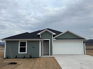 501 Kellyann St, Prairie Grove, AR 72753