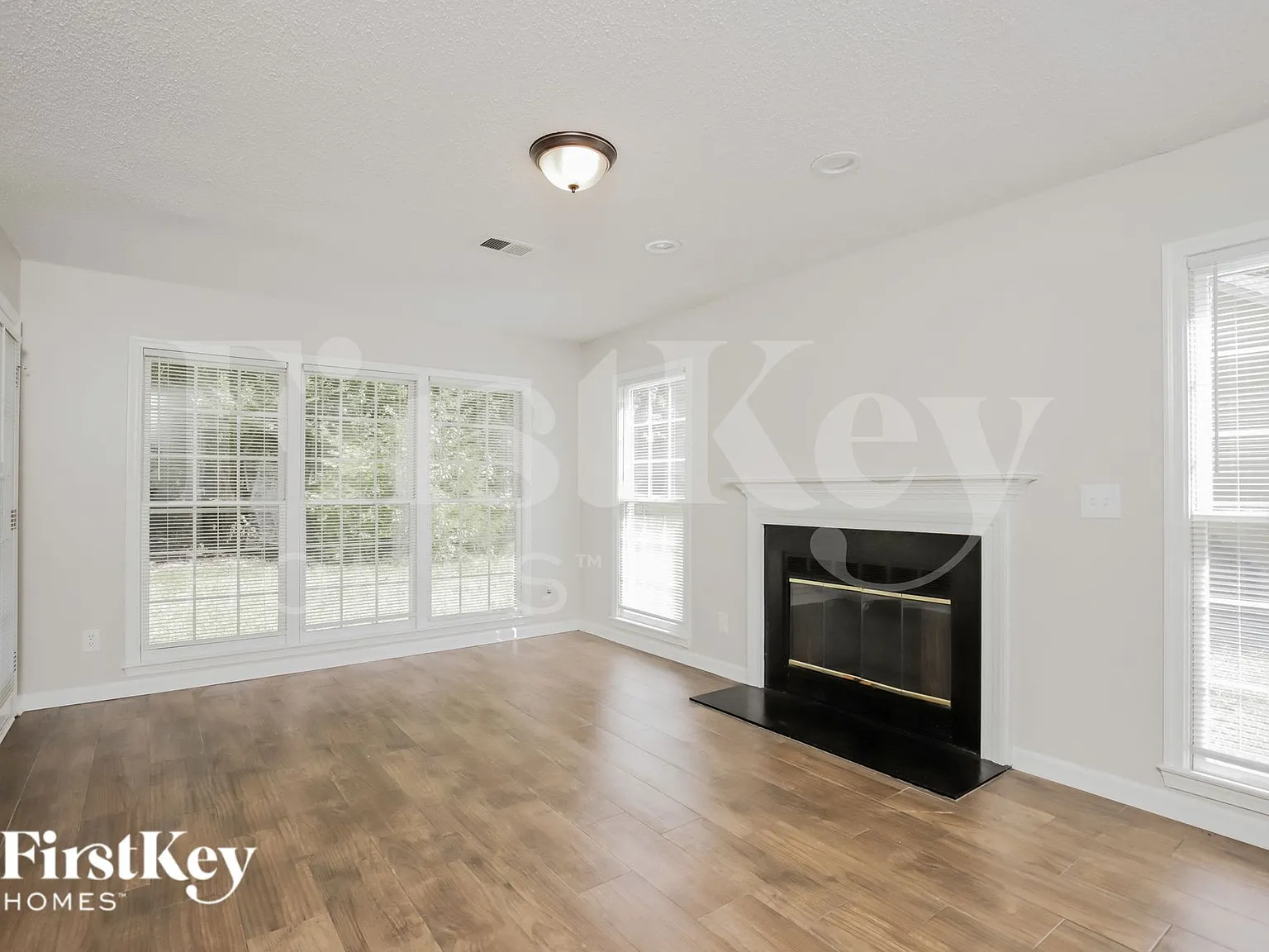 3 bed, 2.5 bath, 1664 sqft, $1,840 — Photo 2