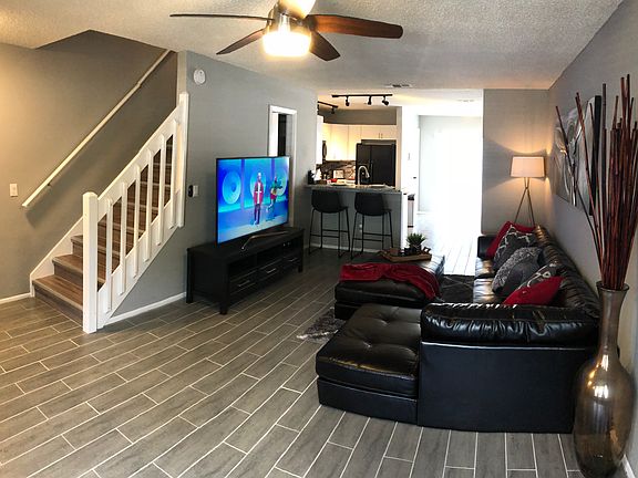 3rd image of 12566 Castle Hill Dr