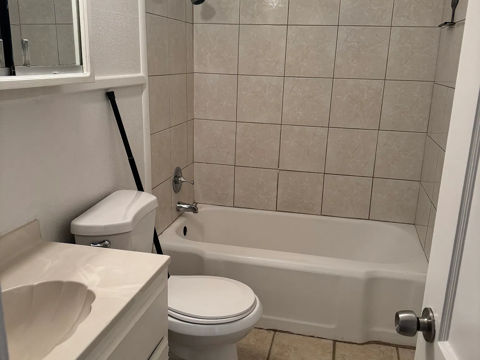 2 bed, 939 sqft, $1,350 — Photo 1