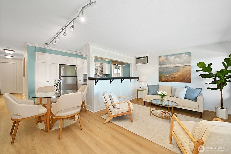 3rd image of 4219 Whitman Avenue N #4