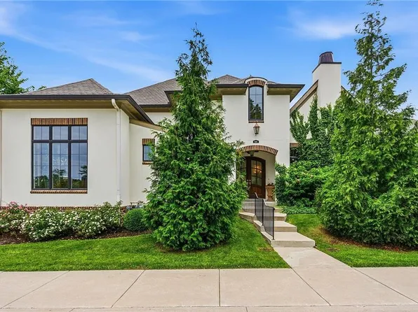 9320 Rosewood Dr, Prairie Village, KS 66207