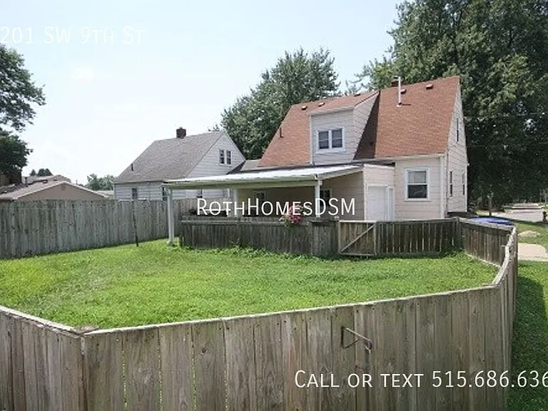 4201 SW 9th St — Photo 3