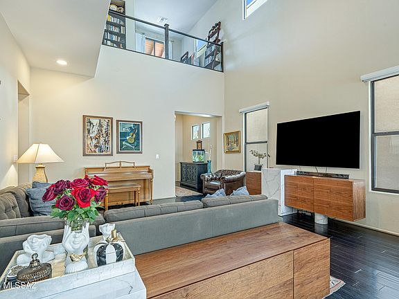 5th image of 303 E Croydon Park Rd