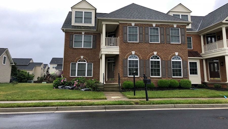 1st image of 41823 Bristow Manor Dr