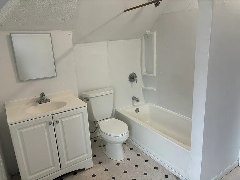 614 N Frederick Ave — Photo 6