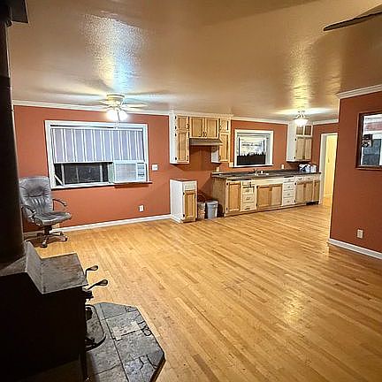 4th image of 1506 Hyampom Rd