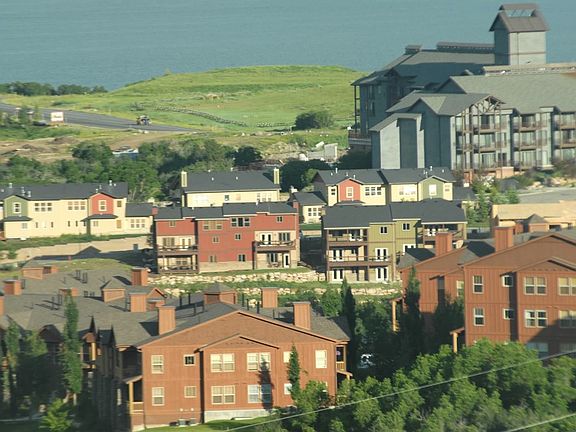 Fox Bay Overlooks the Jordanelle