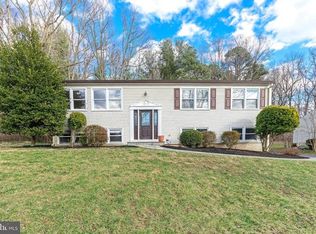 1811 Cranberry Ln, Reston, VA 20191
