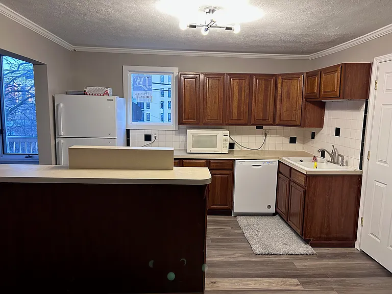 4747 Capitol Ave — Photo 8